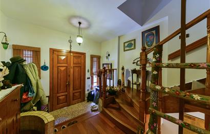 Kuzguncuk Bereketli Sokakta Satılık Müstakil Ev