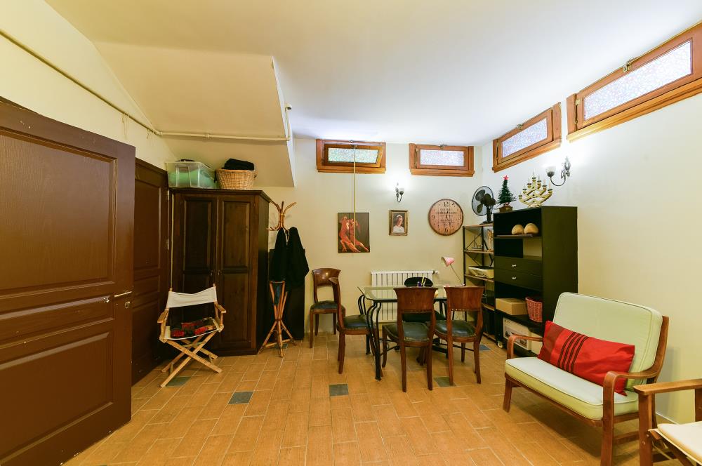 Kuzguncuk Bereketli Sokakta Satılık Müstakil Ev