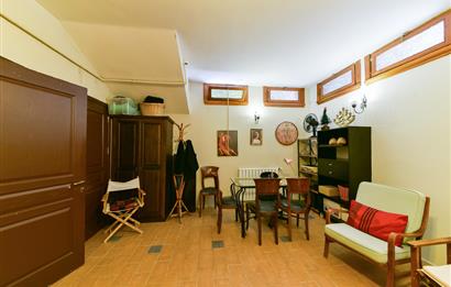 Kuzguncuk Bereketli Sokakta Satılık Müstakil Ev