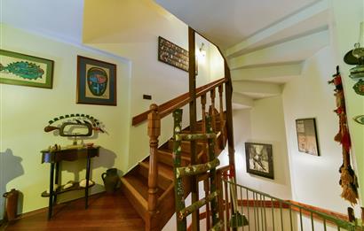 Kuzguncuk Bereketli Sokakta Satılık Müstakil Ev