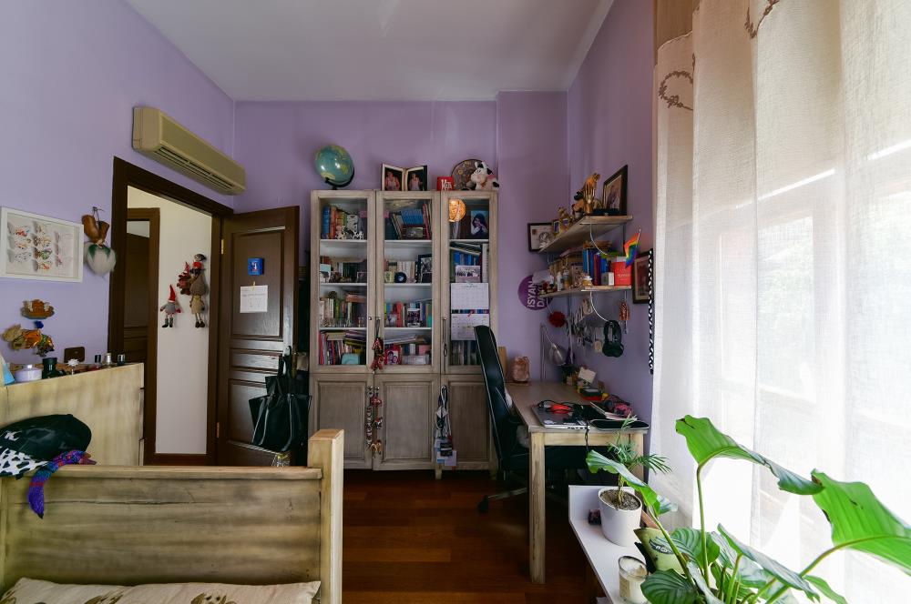 Kuzguncuk Bereketli Sokakta Satılık Müstakil Ev