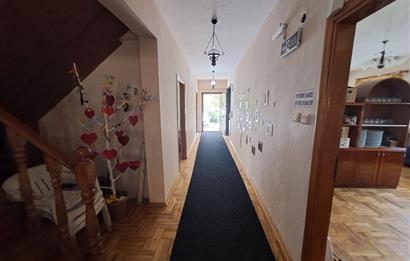 4 DÖNÜM ZEYTİNLİK İÇERİSİNDE SATILIK KAHVALTI SALONU VE BİNASI