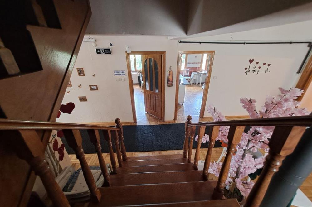 4 DÖNÜM ZEYTİNLİK İÇERİSİNDE SATILIK KAHVALTI SALONU VE BİNASI