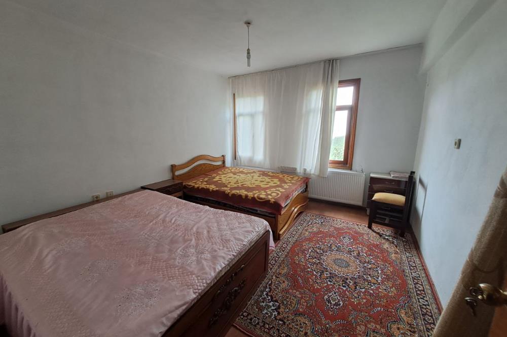 4 DÖNÜM ZEYTİNLİK İÇERİSİNDE SATILIK KAHVALTI SALONU VE BİNASI