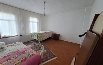 4 DÖNÜM ZEYTİNLİK İÇERİSİNDE SATILIK KAHVALTI SALONU VE BİNASI