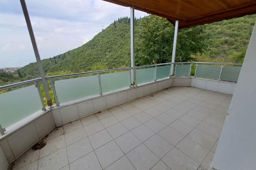 4 DÖNÜM ZEYTİNLİK İÇERİSİNDE SATILIK KAHVALTI SALONU VE BİNASI