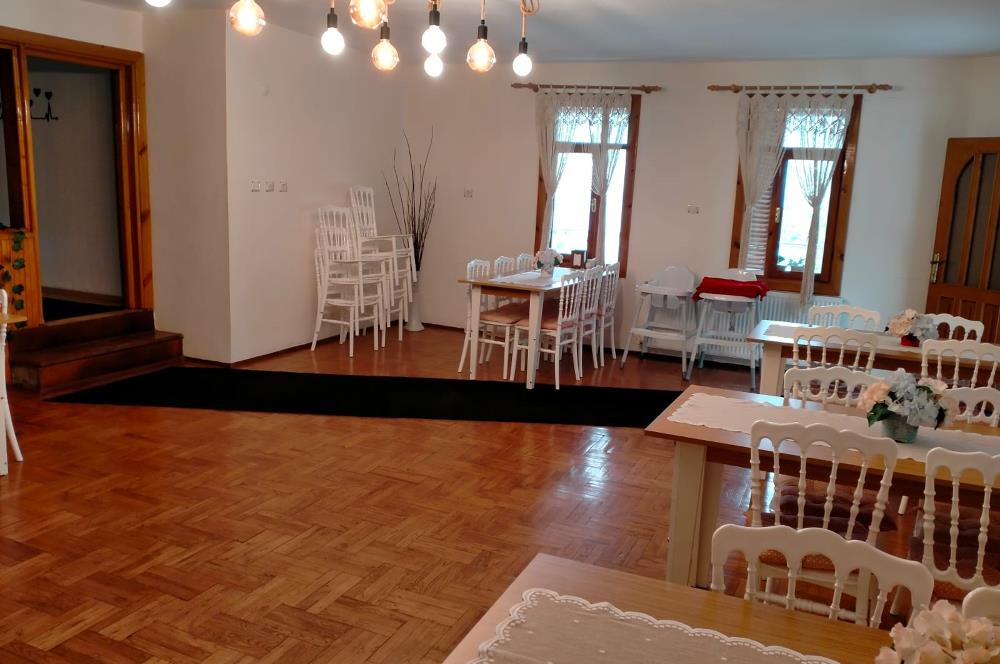 4 DÖNÜM ZEYTİNLİK İÇERİSİNDE SATILIK KAHVALTI SALONU VE BİNASI