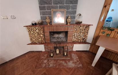 4 DÖNÜM ZEYTİNLİK İÇERİSİNDE SATILIK KAHVALTI SALONU VE BİNASI