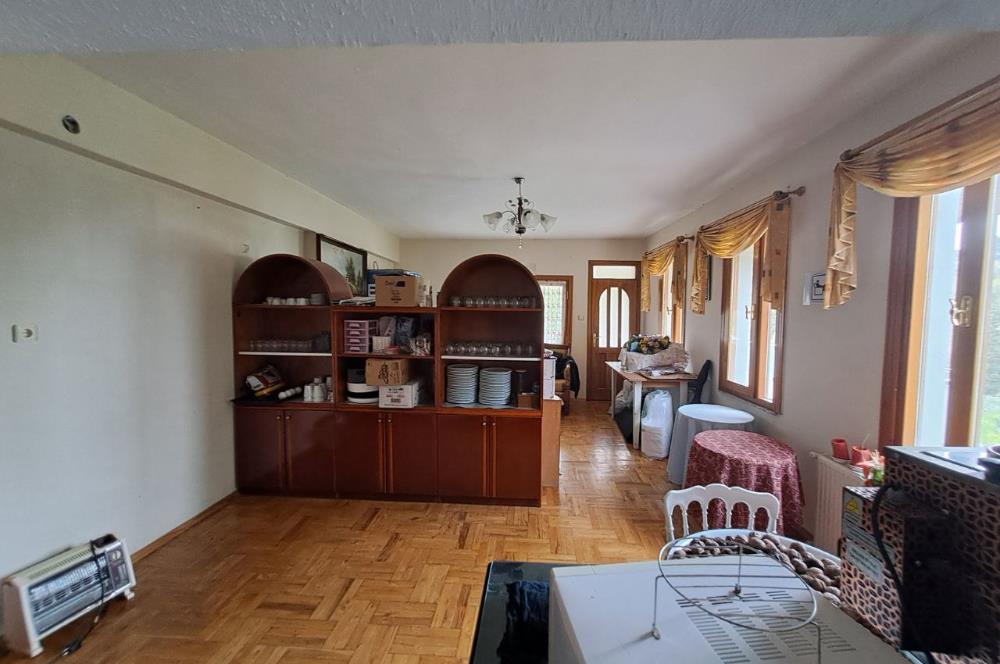 4 DÖNÜM ZEYTİNLİK İÇERİSİNDE SATILIK KAHVALTI SALONU VE BİNASI