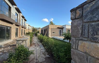 Bodrum Gümüşlük - Magnus Vadi Dereköy Projesinde Müstakil Bahçe Kullanımlı Vadi Manzaralı Satılık Sıfır Daireler