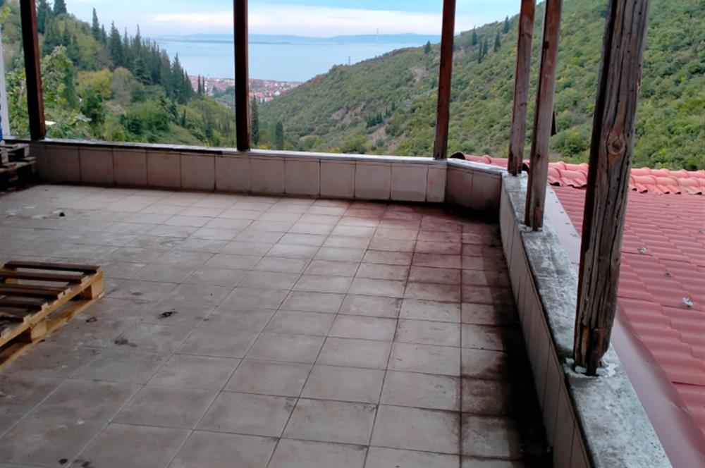 4 DÖNÜM ZEYTİNLİK İÇERİSİNDE SATILIK KAHVALTI SALONU VE BİNASI