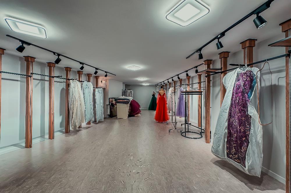 C21 LOCA'DAN ÇARŞI MERKEZDE 3 KATLI 300m² GENİŞ CEPHELİ DÜKKAN