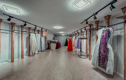 C21 LOCA'DAN ÇARŞI MERKEZDE 3 KATLI 300m² GENİŞ CEPHELİ DÜKKAN