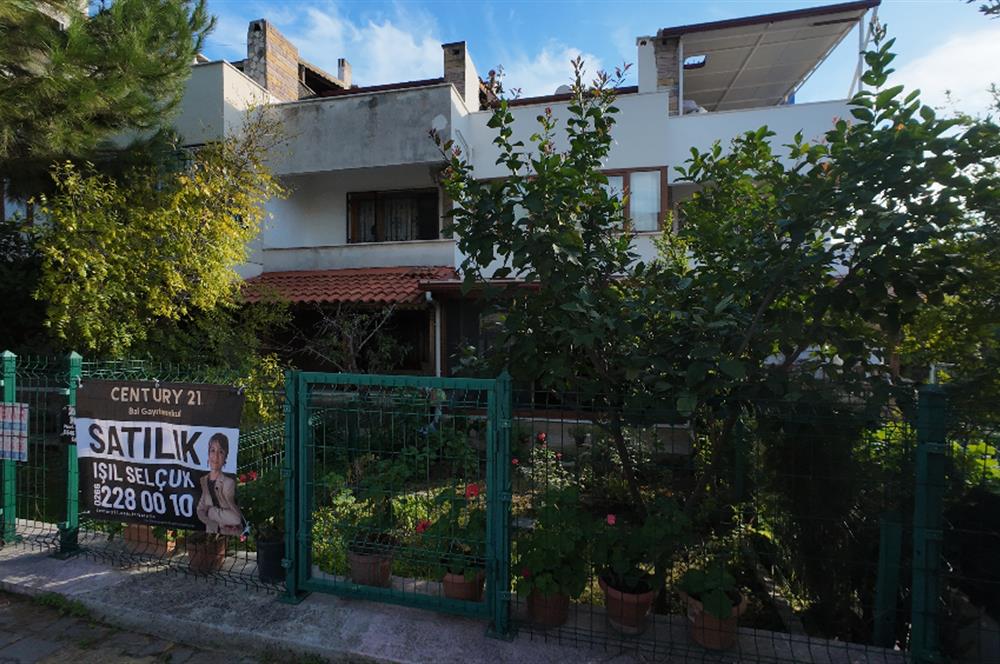 Altınoluk'ta, denize 200 metre mesafede, 3+1, bahçeli, müstakil ev