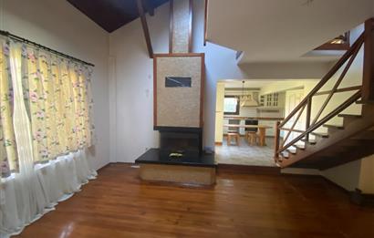 SAPANCA'DA YEŞİLLİKLER İÇİNDE HAVUZLU LÜKS SİTEDE KİRALIK VİLLA.