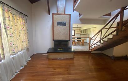 SAPANCA'DA YEŞİLLİKLER İÇİNDE HAVUZLU LÜKS SİTEDE KİRALIK VİLLA.