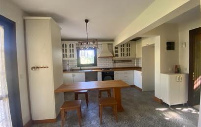 SAPANCA'DA YEŞİLLİKLER İÇİNDE HAVUZLU LÜKS SİTEDE KİRALIK VİLLA.