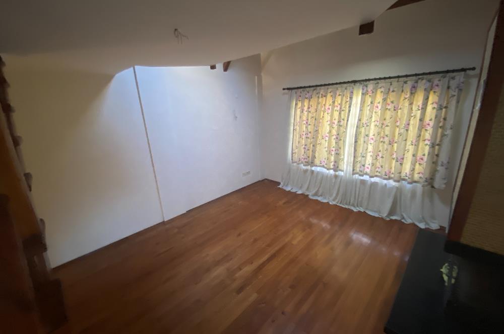 SAPANCA'DA YEŞİLLİKLER İÇİNDE HAVUZLU LÜKS SİTEDE KİRALIK VİLLA.