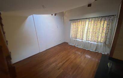 SAPANCA'DA YEŞİLLİKLER İÇİNDE HAVUZLU LÜKS SİTEDE KİRALIK VİLLA.