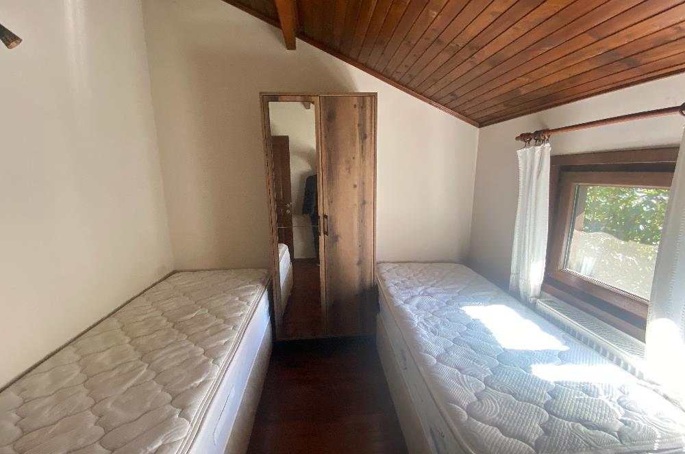 SAPANCA'DA YEŞİLLİKLER İÇİNDE HAVUZLU LÜKS SİTEDE KİRALIK VİLLA.