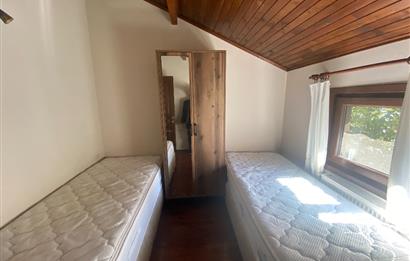 SAPANCA'DA YEŞİLLİKLER İÇİNDE HAVUZLU LÜKS SİTEDE KİRALIK VİLLA.