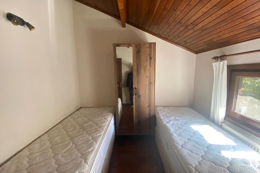 SAPANCA'DA YEŞİLLİKLER İÇİNDE HAVUZLU LÜKS SİTEDE KİRALIK VİLLA.