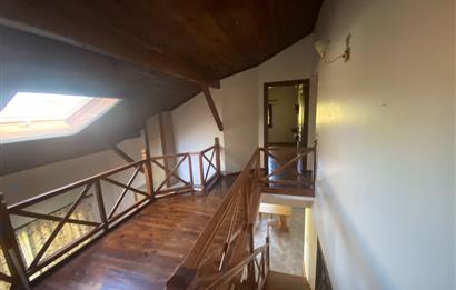 SAPANCA'DA YEŞİLLİKLER İÇİNDE HAVUZLU LÜKS SİTEDE KİRALIK VİLLA.