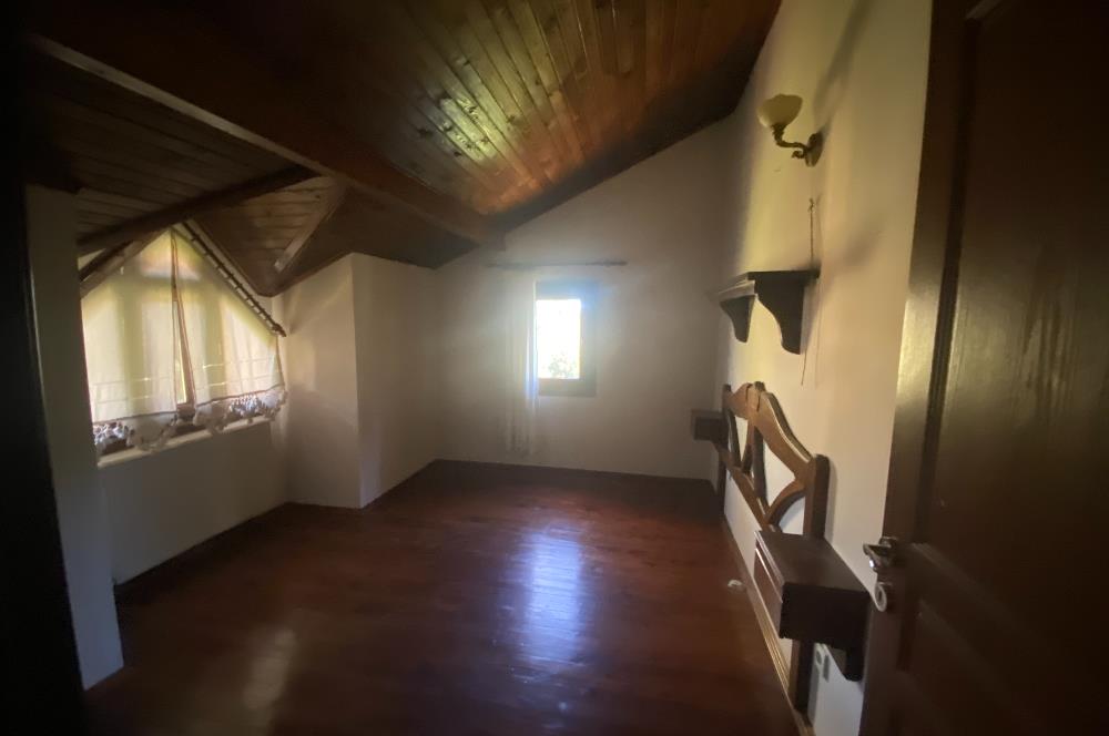 SAPANCA'DA YEŞİLLİKLER İÇİNDE HAVUZLU LÜKS SİTEDE KİRALIK VİLLA.