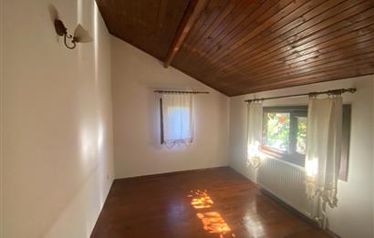 SAPANCA'DA YEŞİLLİKLER İÇİNDE HAVUZLU LÜKS SİTEDE KİRALIK VİLLA.