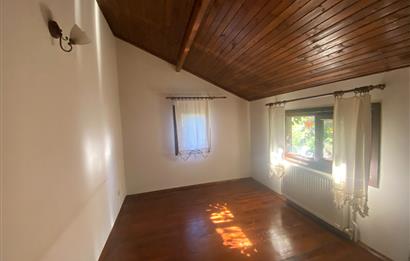 SAPANCA'DA YEŞİLLİKLER İÇİNDE HAVUZLU LÜKS SİTEDE KİRALIK VİLLA.