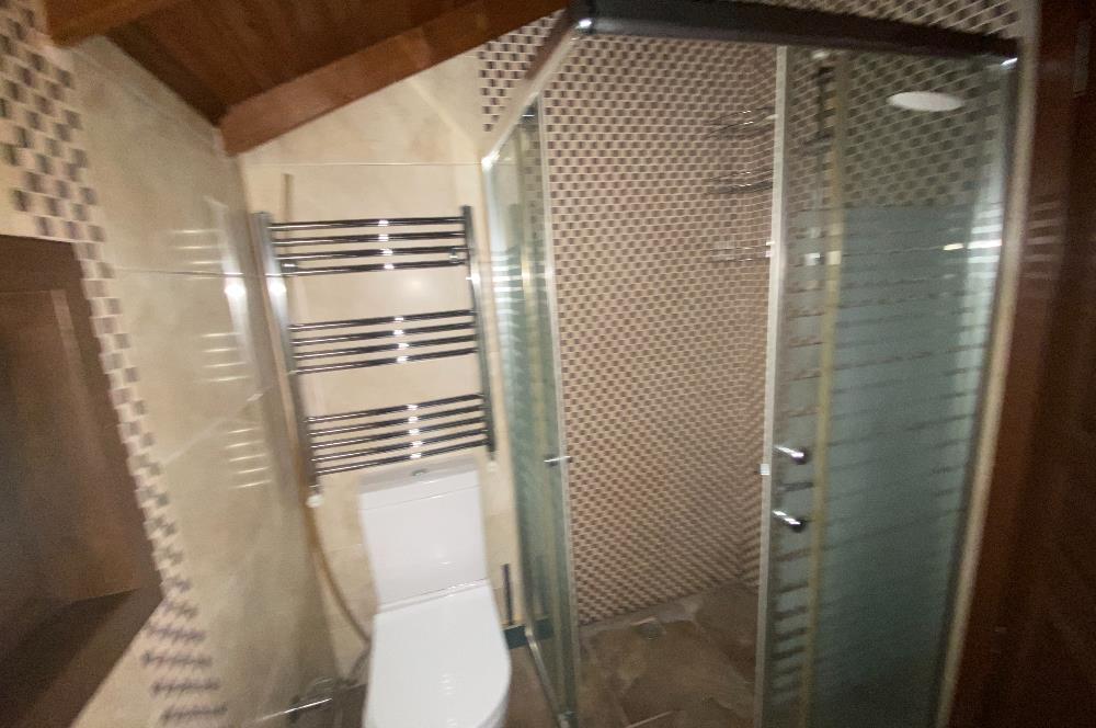 SAPANCA'DA YEŞİLLİKLER İÇİNDE HAVUZLU LÜKS SİTEDE KİRALIK VİLLA.