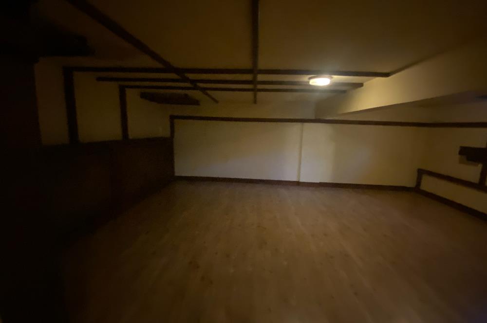 SAPANCA'DA YEŞİLLİKLER İÇİNDE HAVUZLU LÜKS SİTEDE KİRALIK VİLLA.