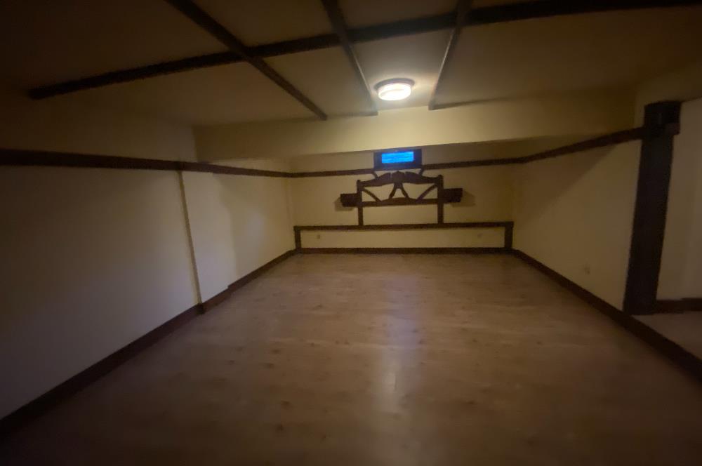 SAPANCA'DA YEŞİLLİKLER İÇİNDE HAVUZLU LÜKS SİTEDE KİRALIK VİLLA.