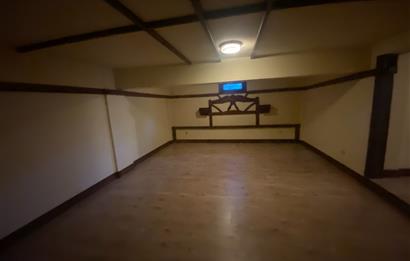 SAPANCA'DA YEŞİLLİKLER İÇİNDE HAVUZLU LÜKS SİTEDE KİRALIK VİLLA.