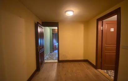 SAPANCA'DA YEŞİLLİKLER İÇİNDE HAVUZLU LÜKS SİTEDE KİRALIK VİLLA.