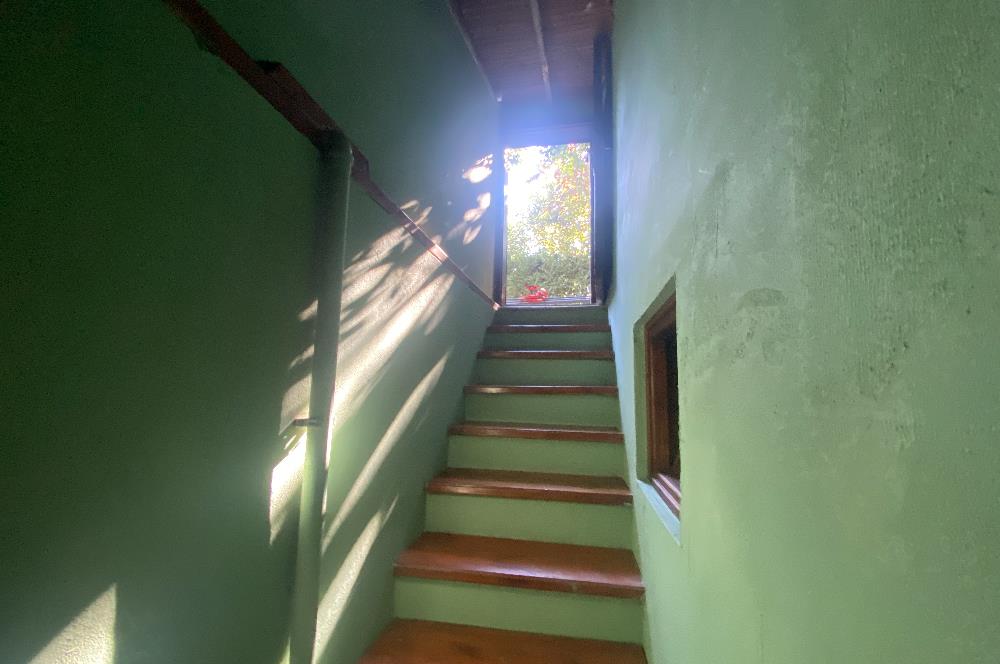 SAPANCA'DA YEŞİLLİKLER İÇİNDE HAVUZLU LÜKS SİTEDE KİRALIK VİLLA.