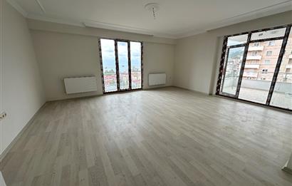 M21 TEAM'den HALİÇPARK SİTESİ - YOMRA DENİZ MANZARALI 3+1