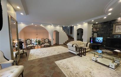 ÇAVUŞBAŞI ÇENGELDERE’DE SİTE İÇERİSİNDE 5+1 300m2 VİLLA