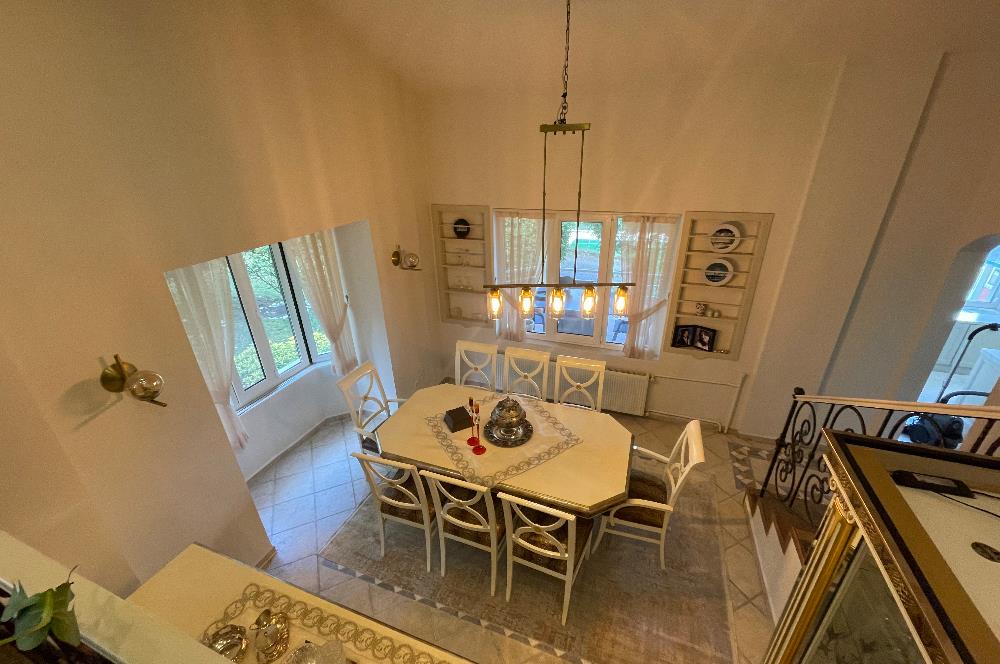 ÇAVUŞBAŞI ÇENGELDERE’DE SİTE İÇERİSİNDE 5+1 300m2 VİLLA