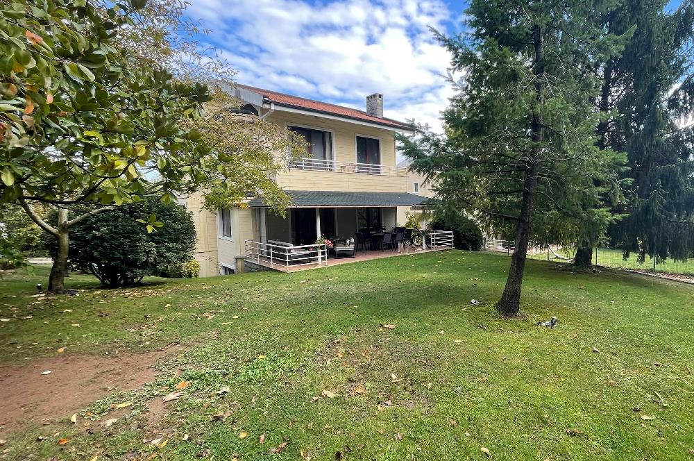 ÇAVUŞBAŞI ÇENGELDERE’DE SİTE İÇERİSİNDE 5+1 300m2 VİLLA