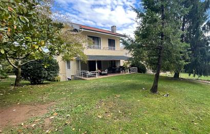 ÇAVUŞBAŞI ÇENGELDERE’DE SİTE İÇERİSİNDE 5+1 300m2 VİLLA