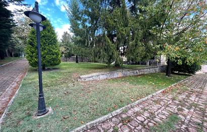 ÇAVUŞBAŞI ÇENGELDERE’DE SİTE İÇERİSİNDE 5+1 300m2 VİLLA