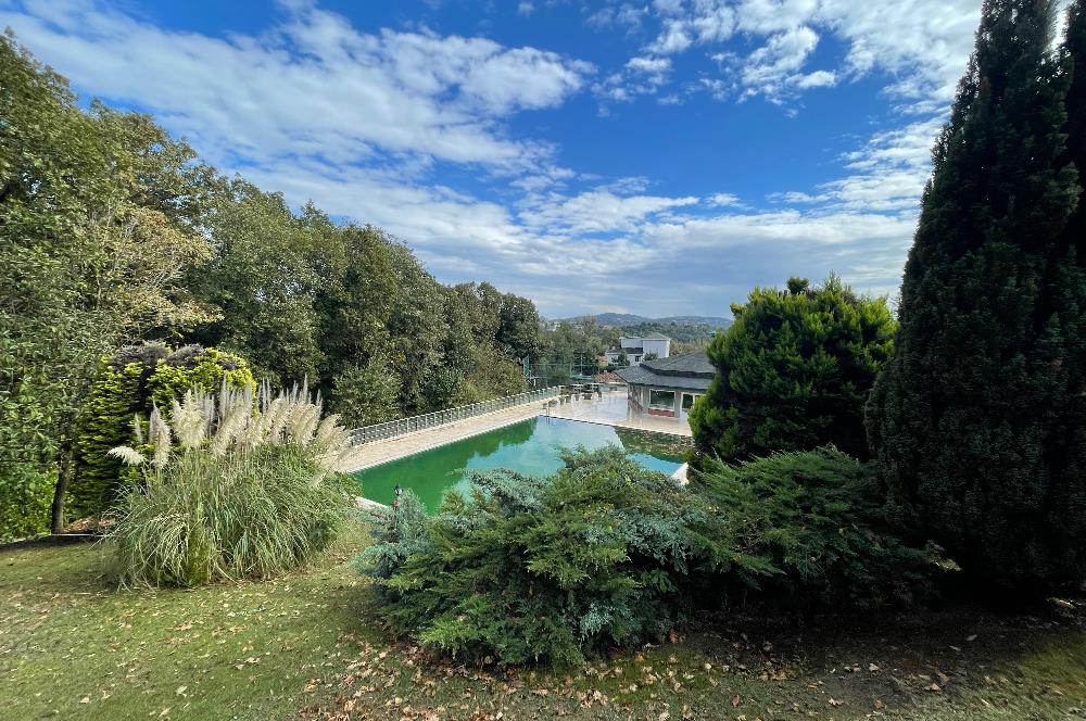 ÇAVUŞBAŞI ÇENGELDERE’DE SİTE İÇERİSİNDE 5+1 300m2 VİLLA