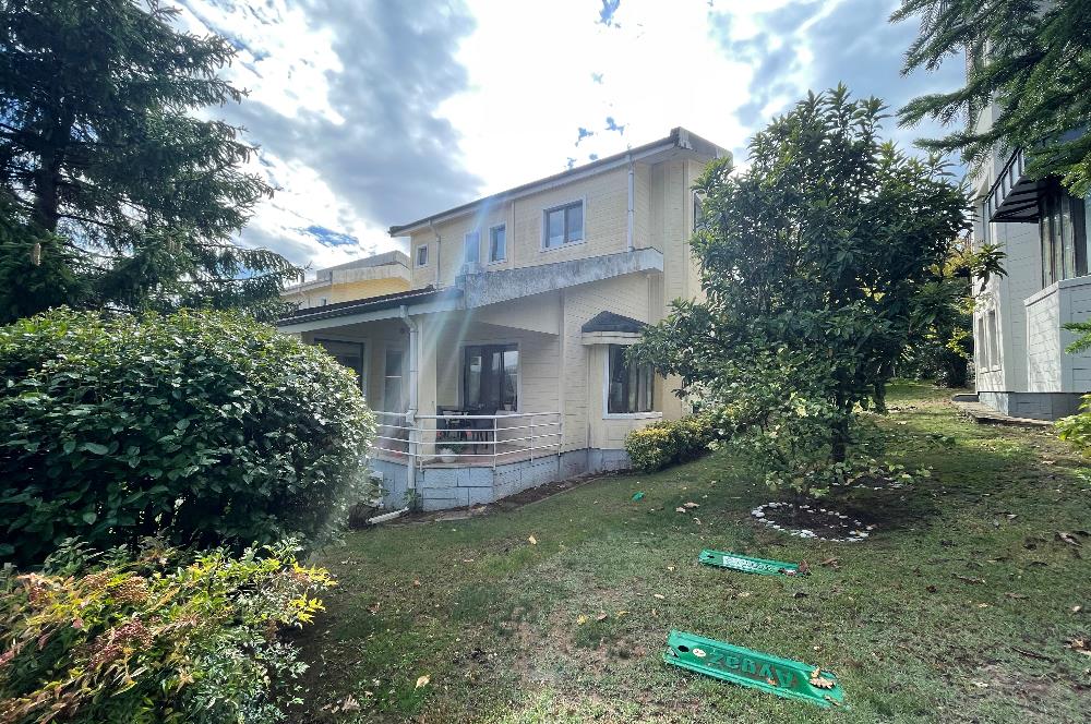 ÇAVUŞBAŞI ÇENGELDERE’DE SİTE İÇERİSİNDE 5+1 300m2 VİLLA