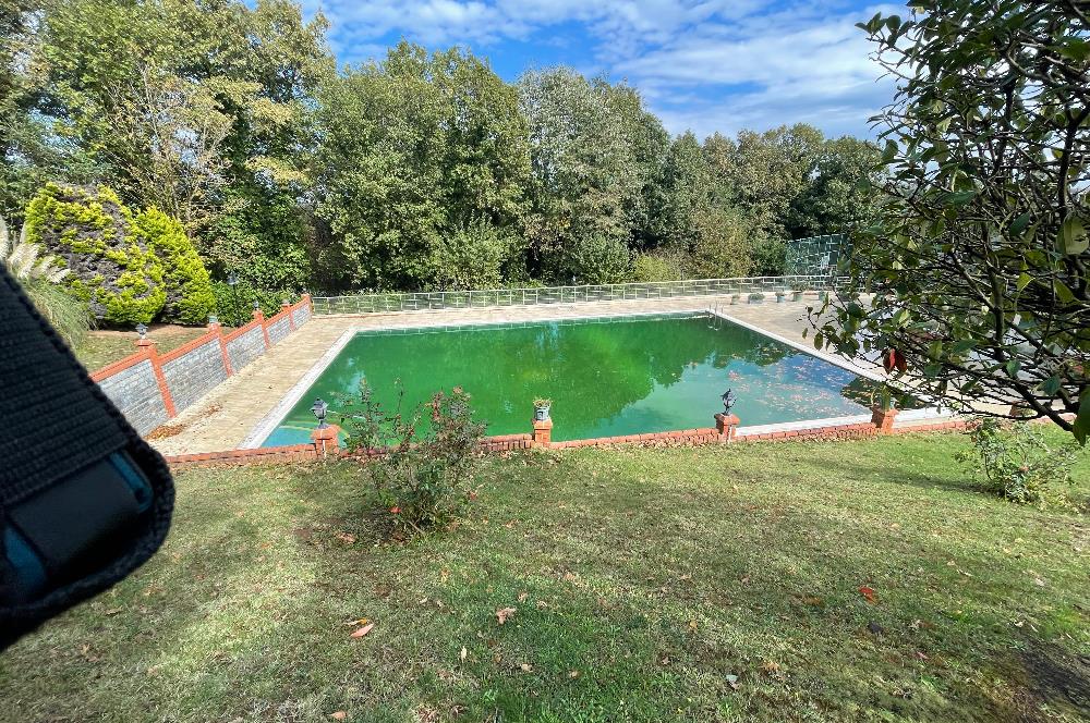 ÇAVUŞBAŞI ÇENGELDERE’DE SİTE İÇERİSİNDE 5+1 300m2 VİLLA