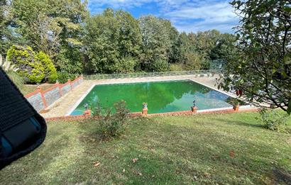 ÇAVUŞBAŞI ÇENGELDERE’DE SİTE İÇERİSİNDE 5+1 300m2 VİLLA