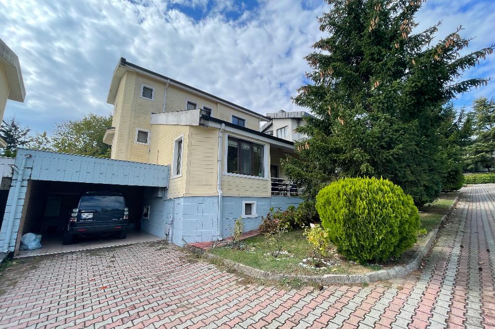 ÇAVUŞBAŞI ÇENGELDERE’DE SİTE İÇERİSİNDE 5+1 300m2 VİLLA