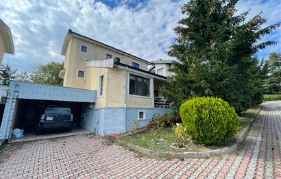 ÇAVUŞBAŞI ÇENGELDERE’DE SİTE İÇERİSİNDE 5+1 300m2 VİLLA