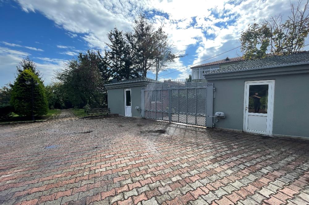 ÇAVUŞBAŞI ÇENGELDERE’DE SİTE İÇERİSİNDE 5+1 300m2 VİLLA