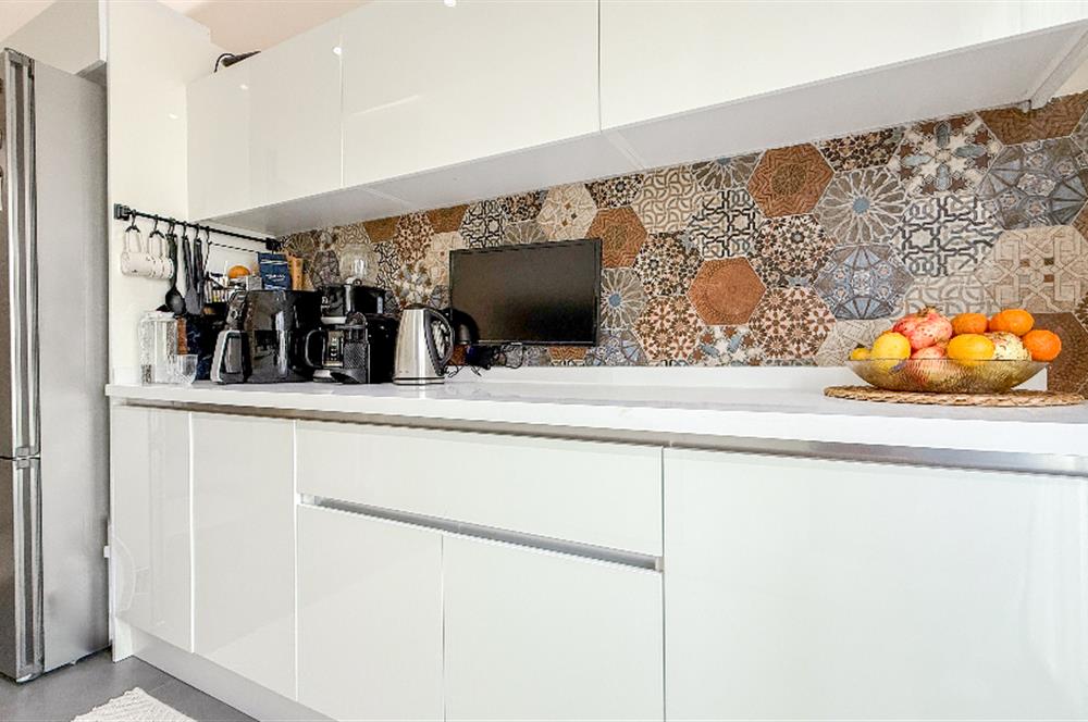 C21 BAL'DAN BALTOK SİTESİ'NDE GENİŞ VE KULLANIŞLI 2+1 DAİRE